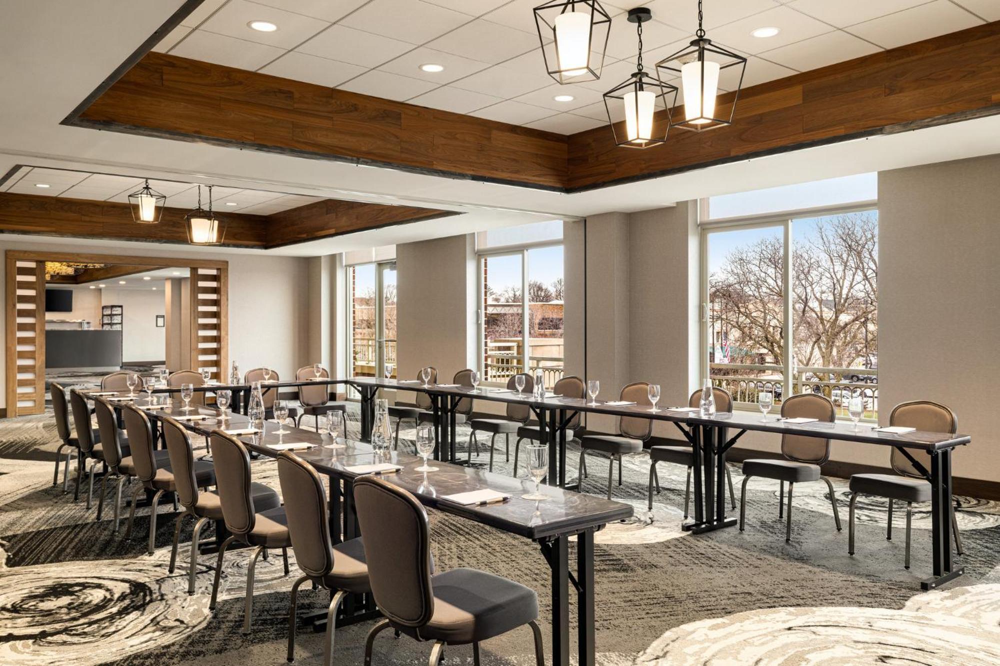Hotel Indigo Riverwalk By Ihg 3*
