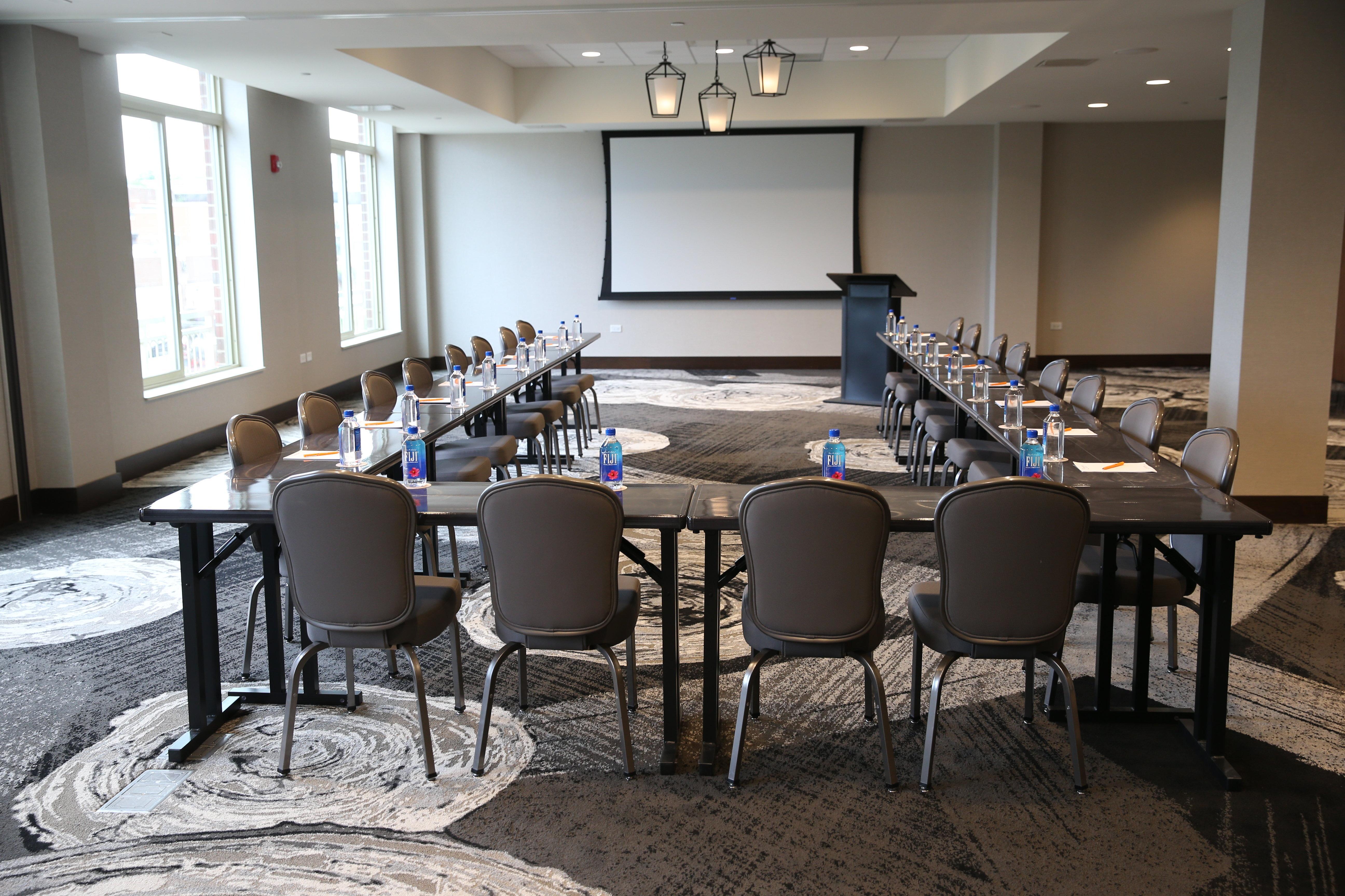 Indigo Riverwalk By Ihg Naperville